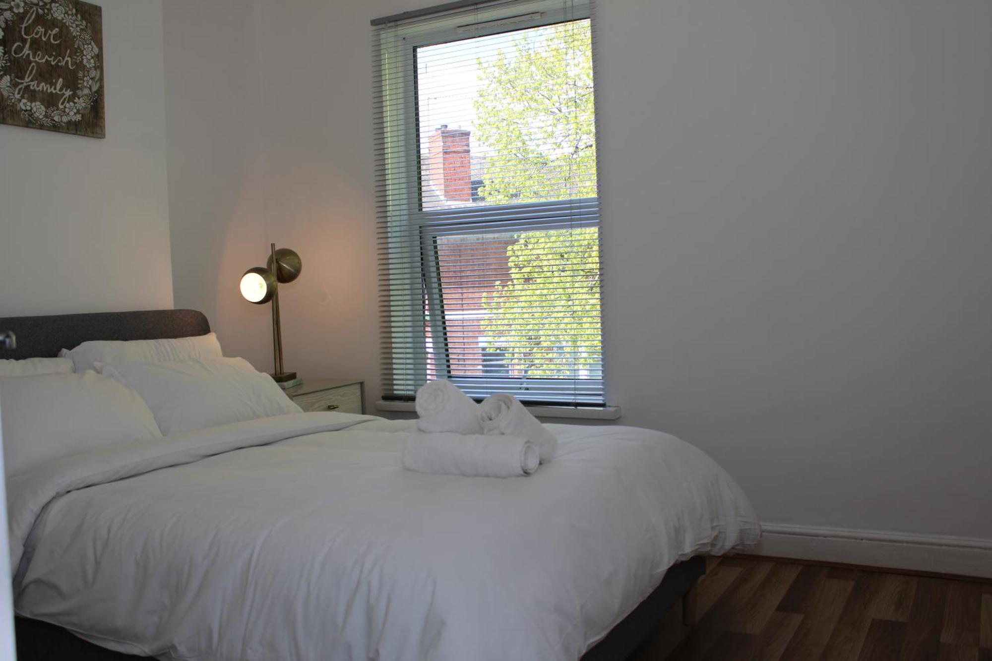 F2S Serviced Apartments 2Bedroom Terrace House With Free Wifi Netflix Suitable For Contractors Walking Distance To Train Station Derby Exterior photo