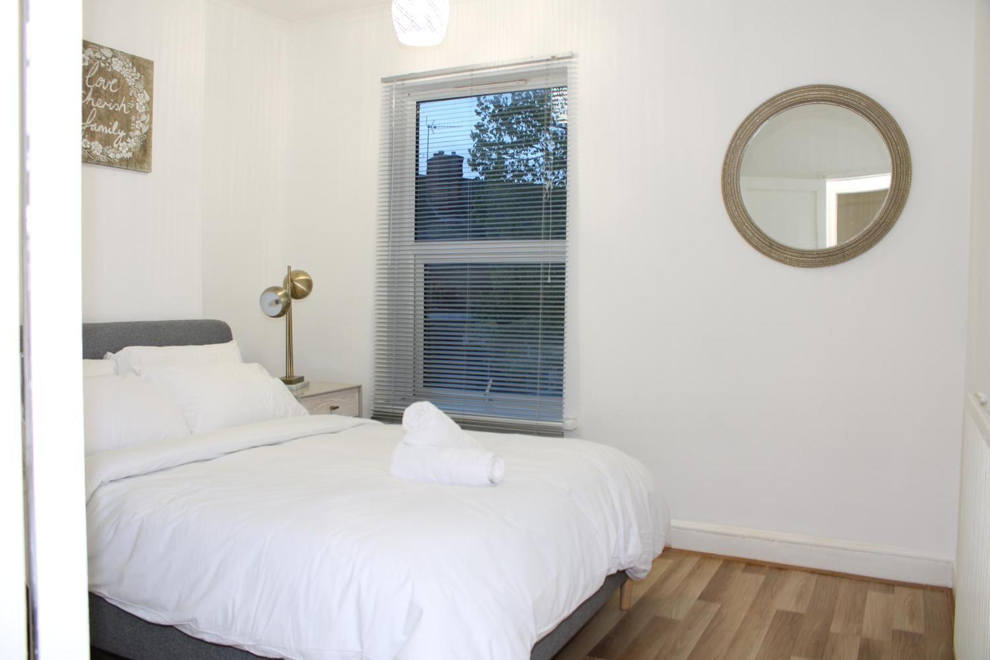 F2S Serviced Apartments 2Bedroom Terrace House With Free Wifi Netflix Suitable For Contractors Walking Distance To Train Station Derby Exterior photo