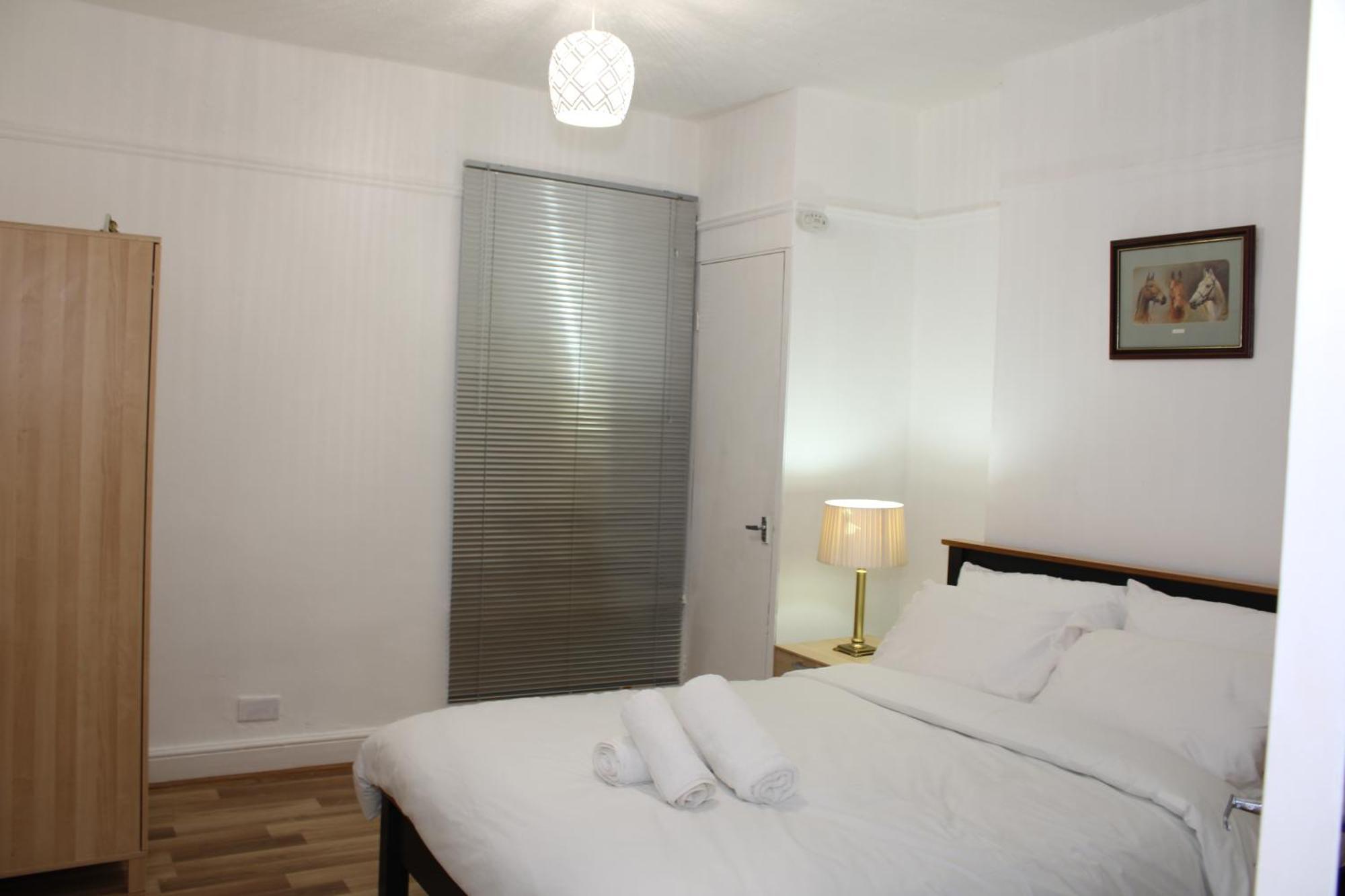 F2S Serviced Apartments 2Bedroom Terrace House With Free Wifi Netflix Suitable For Contractors Walking Distance To Train Station Derby Exterior photo