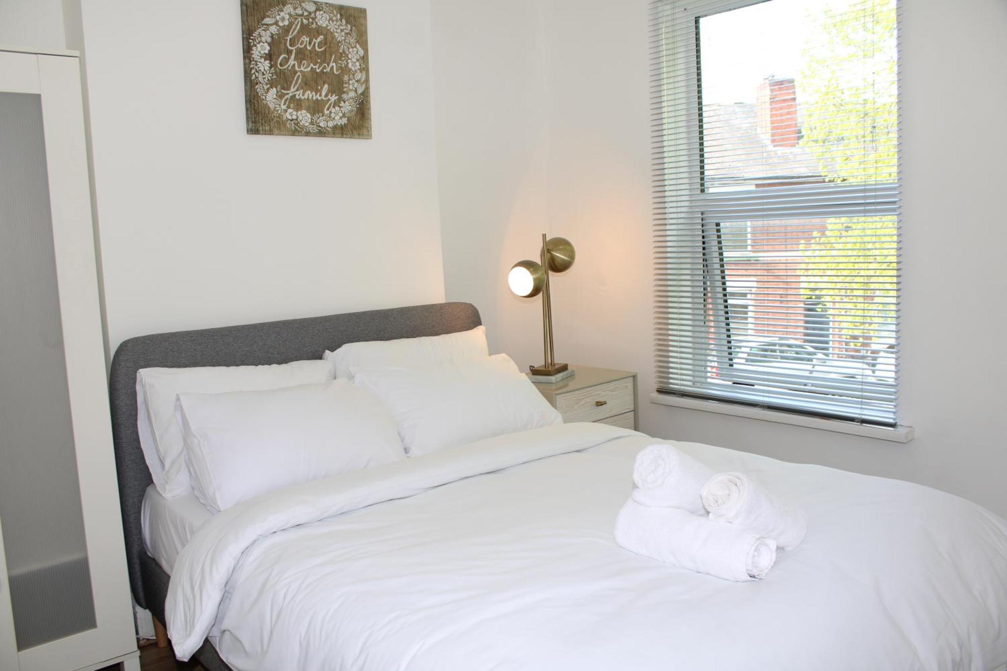 F2S Serviced Apartments 2Bedroom Terrace House With Free Wifi Netflix Suitable For Contractors Walking Distance To Train Station Derby Exterior photo