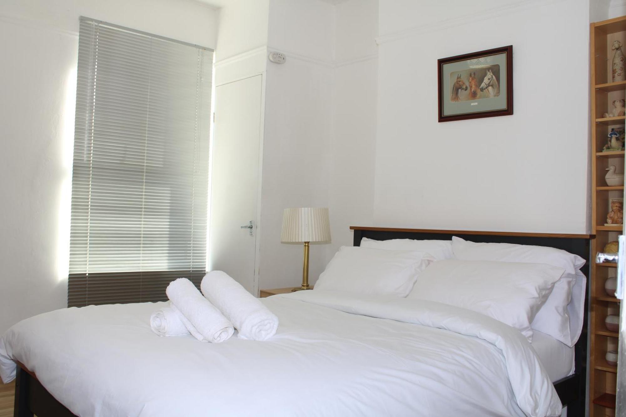 F2S Serviced Apartments 2Bedroom Terrace House With Free Wifi Netflix Suitable For Contractors Walking Distance To Train Station Derby Exterior photo