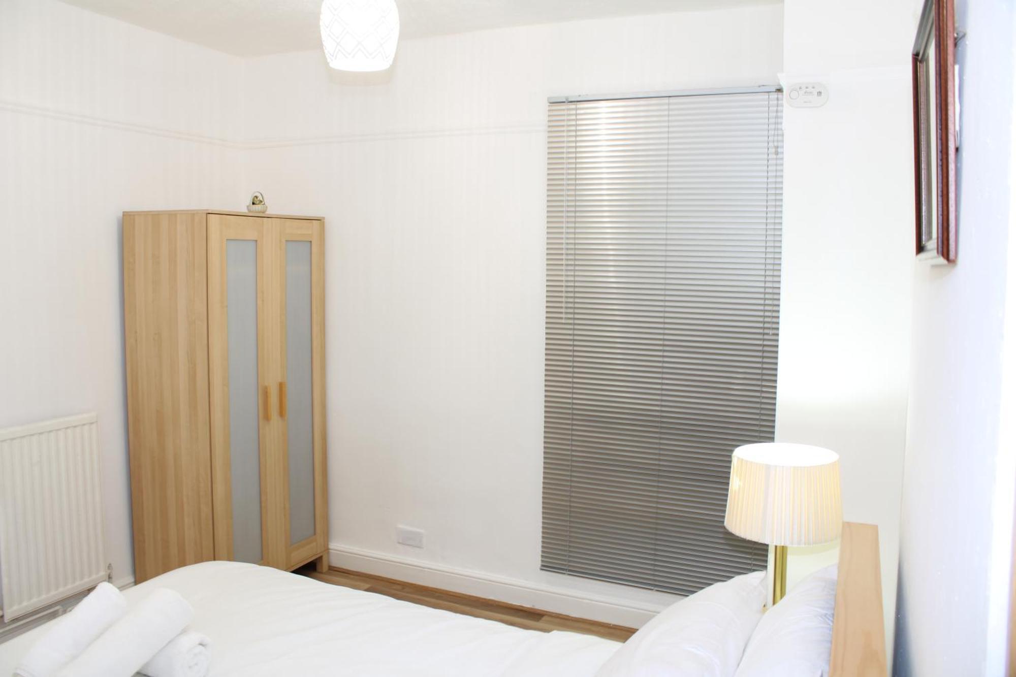 F2S Serviced Apartments 2Bedroom Terrace House With Free Wifi Netflix Suitable For Contractors Walking Distance To Train Station Derby Exterior photo