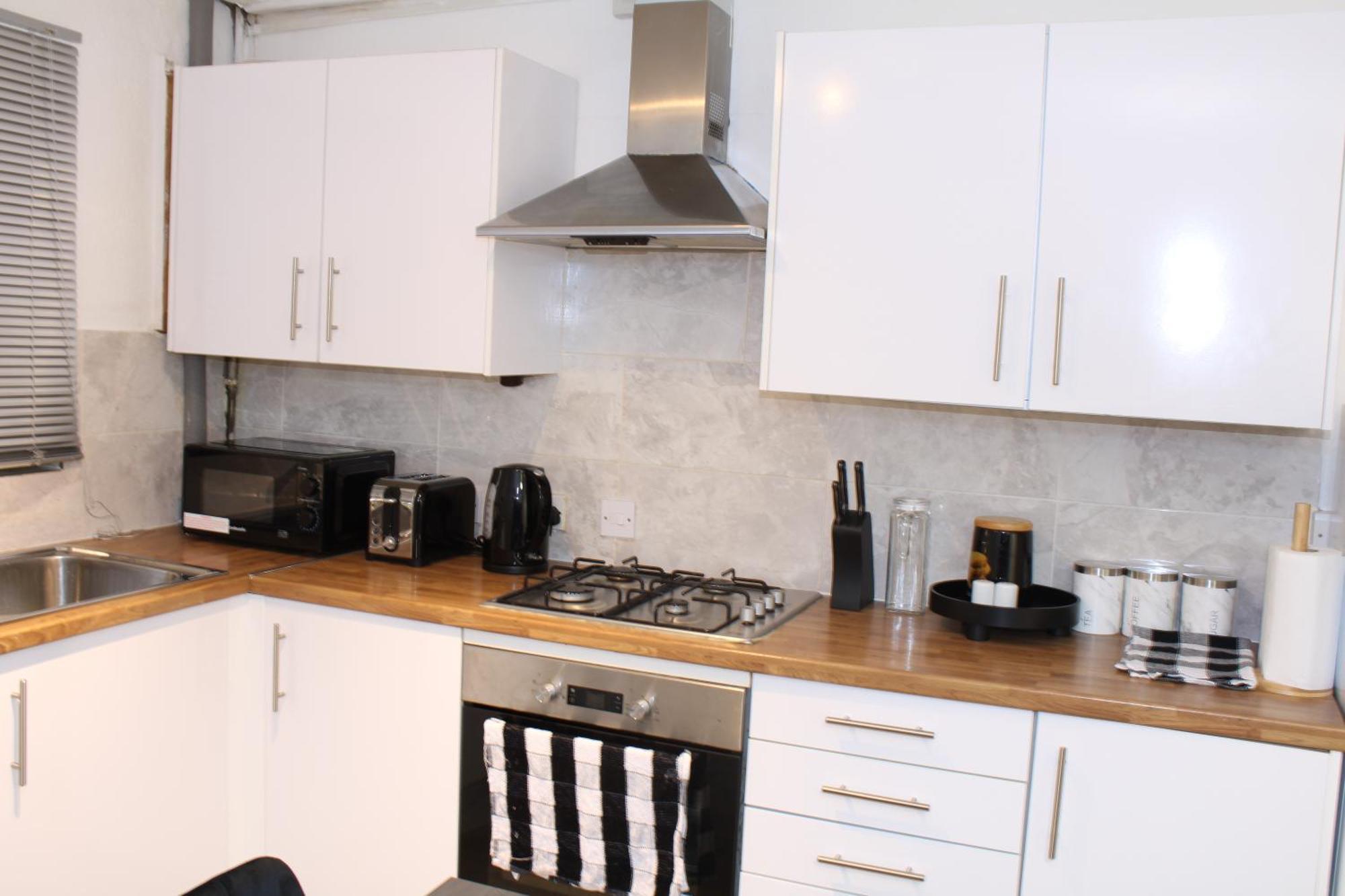 F2S Serviced Apartments 2Bedroom Terrace House With Free Wifi Netflix Suitable For Contractors Walking Distance To Train Station Derby Exterior photo
