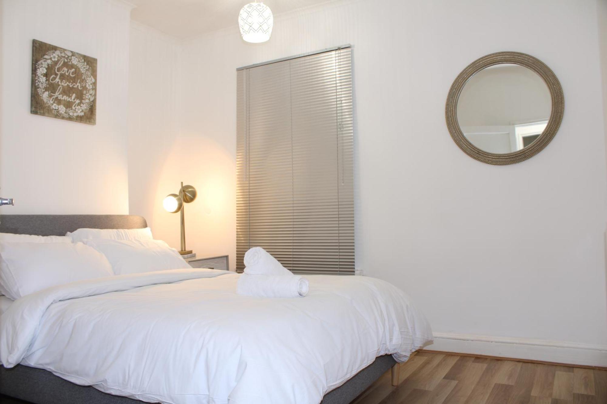 F2S Serviced Apartments 2Bedroom Terrace House With Free Wifi Netflix Suitable For Contractors Walking Distance To Train Station Derby Exterior photo
