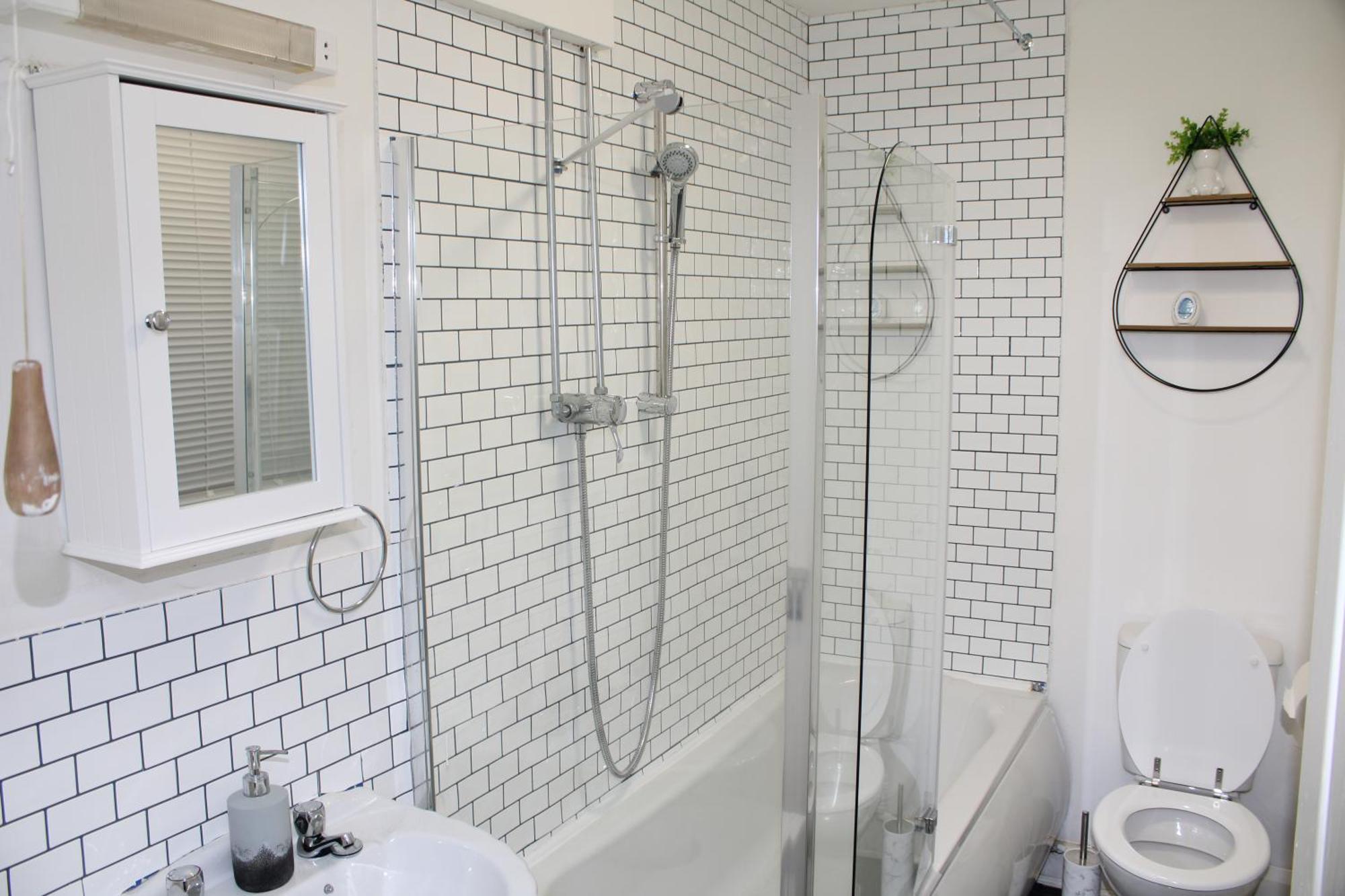 F2S Serviced Apartments 2Bedroom Terrace House With Free Wifi Netflix Suitable For Contractors Walking Distance To Train Station Derby Exterior photo